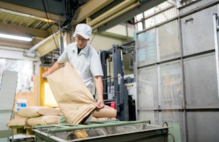 Safe Lifting in Food Processing and Handling Environments