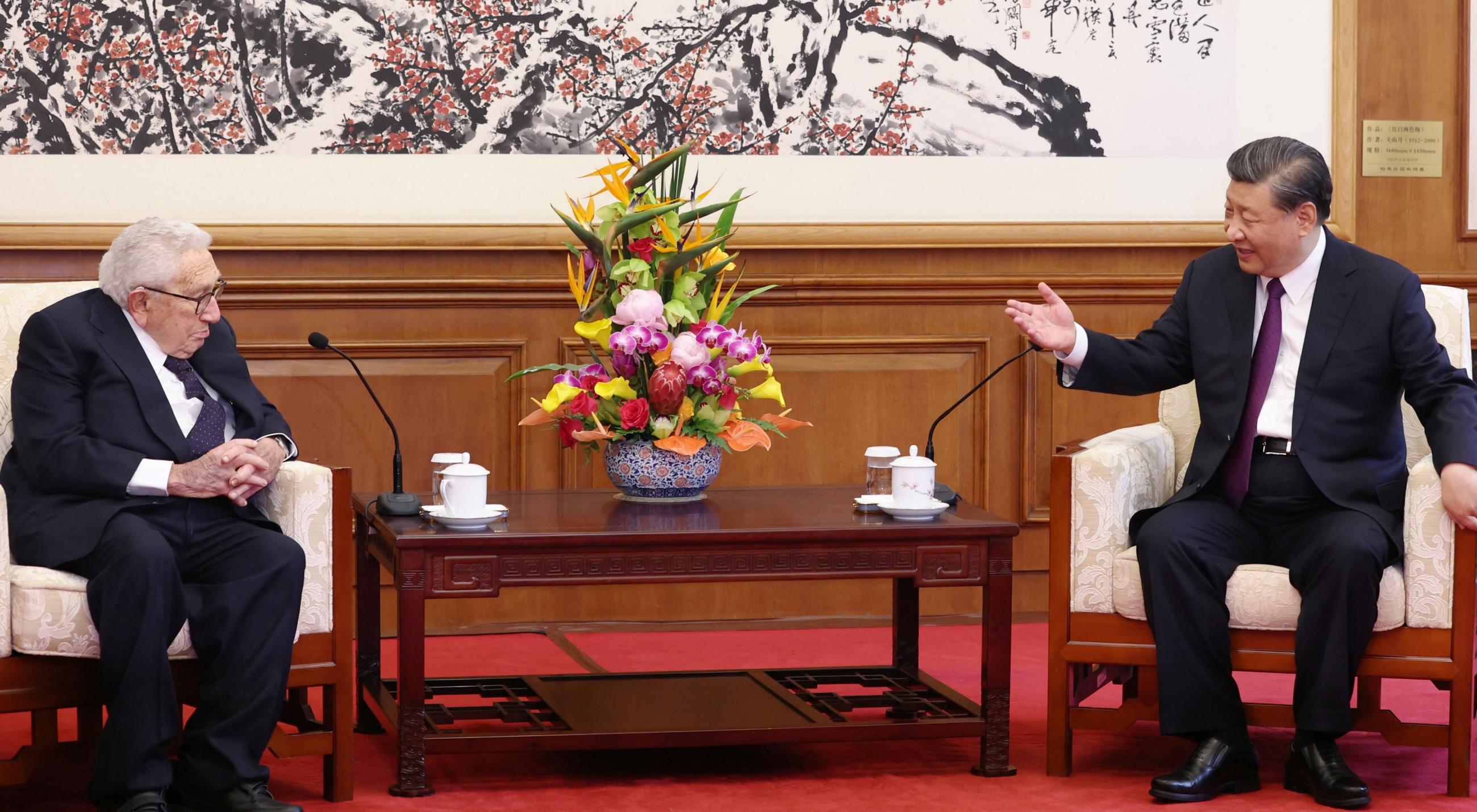 Chinese President Xi Jinping and Henry Kissinger, former U.S. secretary of state, attend a meeting.
